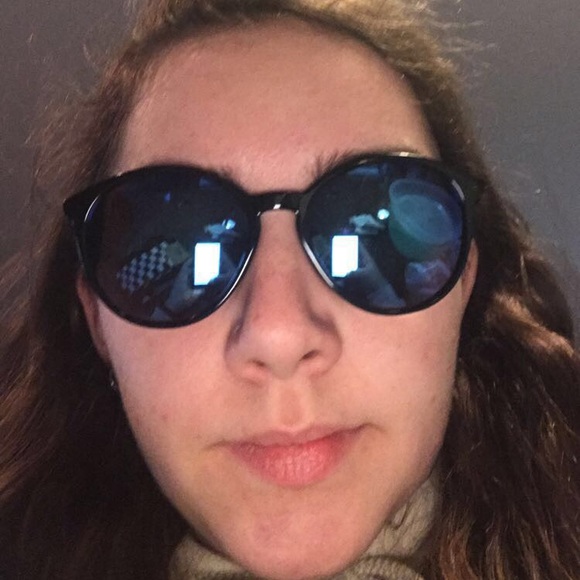 Meet your Posher, Cait - Picture 1 of 1